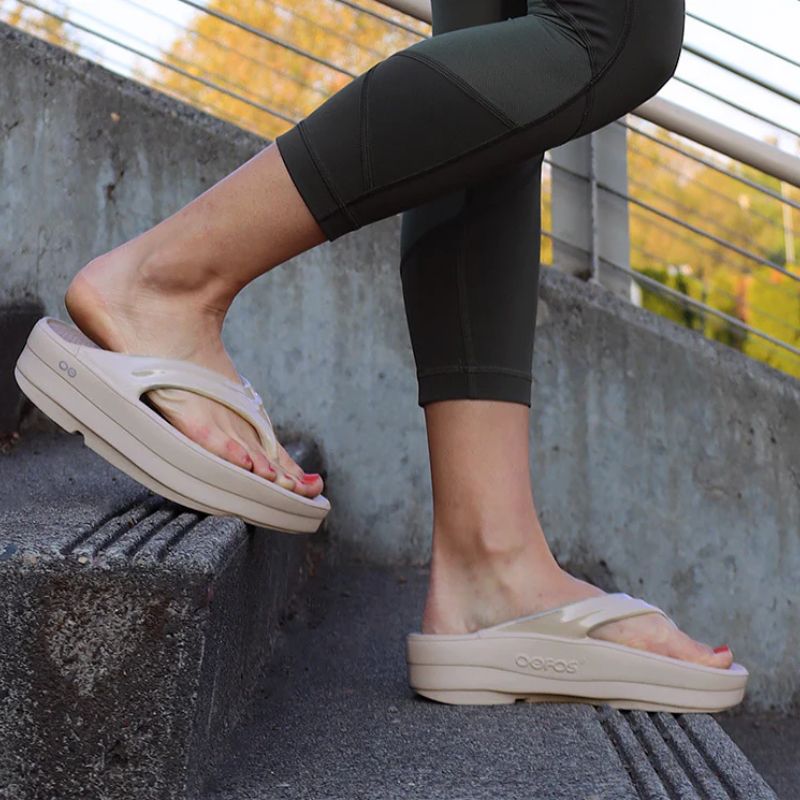 Oofos Womens Oomega | Tootsies Shoe Market