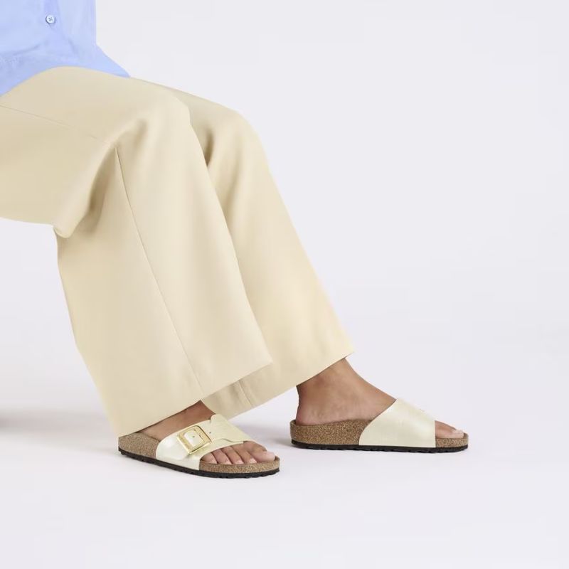 Womens Catalina Luxe Buckle Pearl White