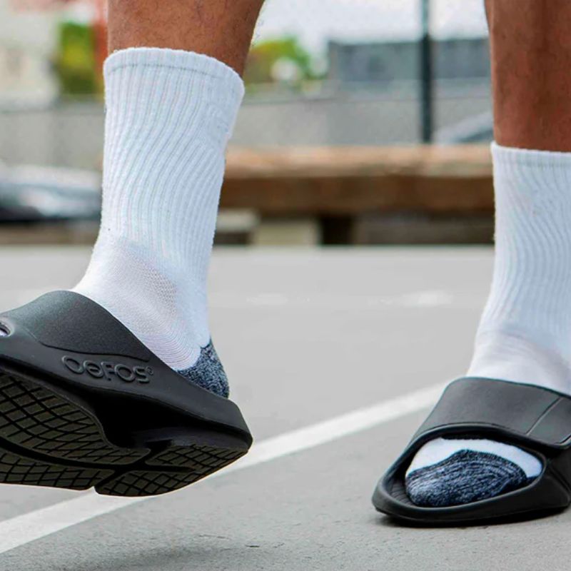 OOFOS Men s Ooahh Sport Flex Tootsies Shoe Market grey camo M 9